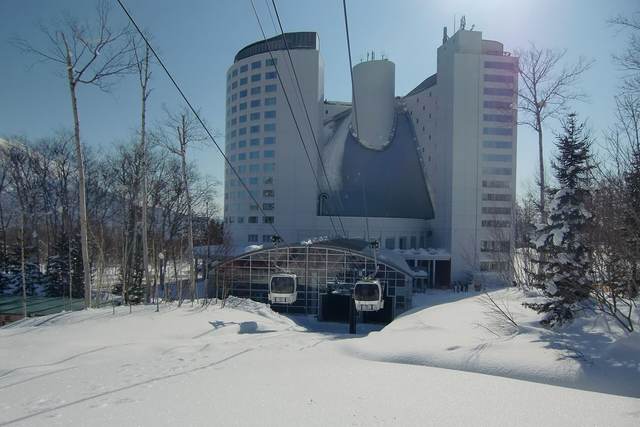 The Niseko Village gondola below the Hilton hotel