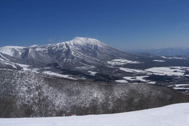 Mount Iwate and Mount Kurakake seen from the Shizukuishi ski area